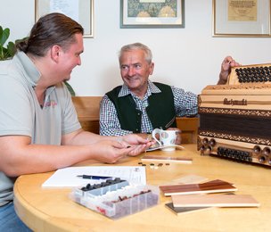 Herzliche und kompetente Beratung beim Kauf einer Schmidt Harmonika