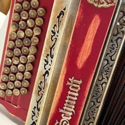 modellgruppe-vintage-rot-detail-knoepfe